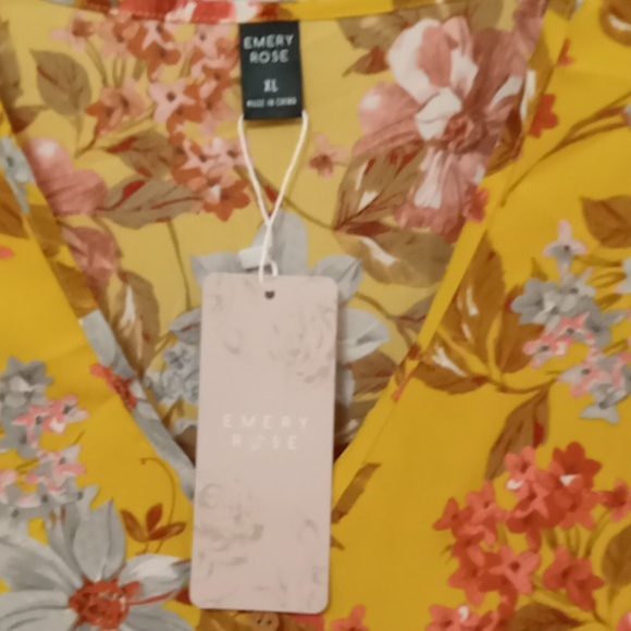 4  Emery Rose Summer Tops - Picture 8 of 10